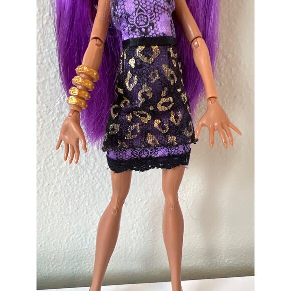 Monster High Scaris City of Frights Clawdeen Wolf Doll *Read Two Left Hands - Picture 5 of 6